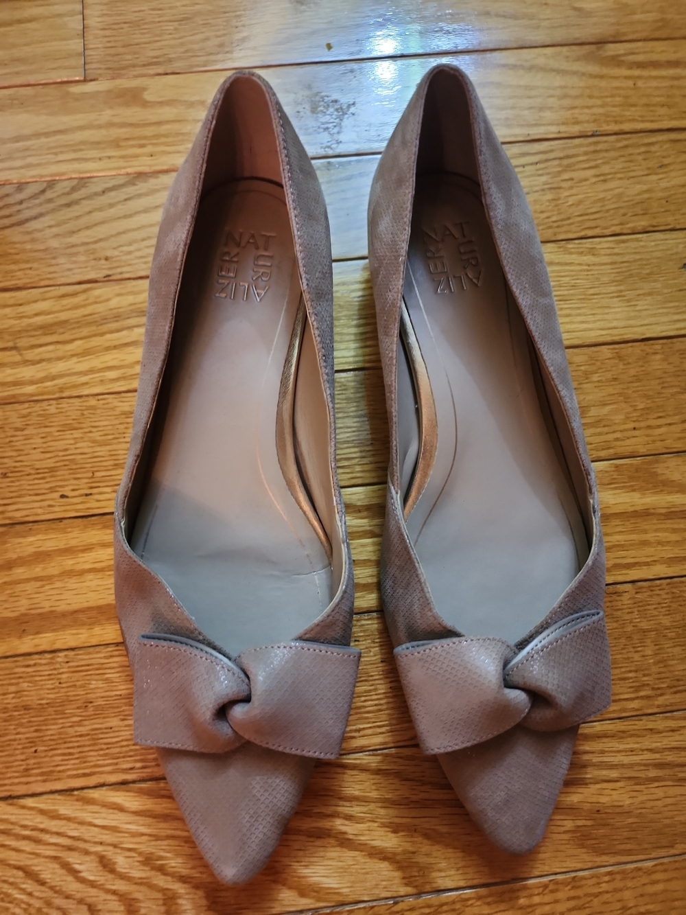 Naturalizer Havana Bow Accent  Pointed Toes Low Heel Tan Shoes- Women's